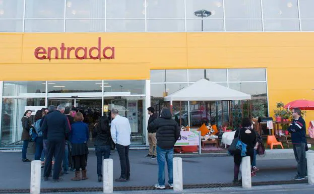 Entrada de la tienda Ikea de Murcia.