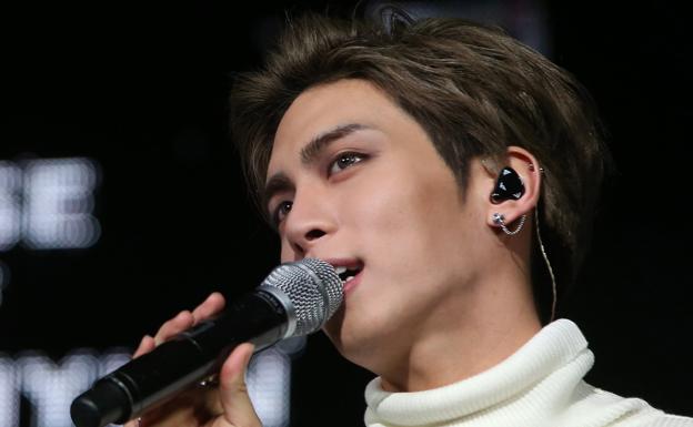 Kim Jonghyun, popular cantante de K-Pop, se suicida