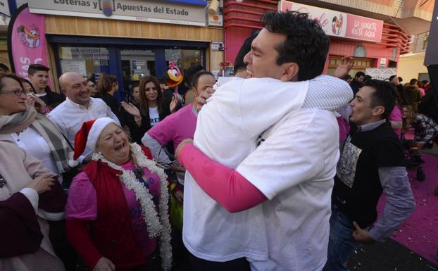 Celebración en la administración de El Perolo, en San Pedro del Pinatar.