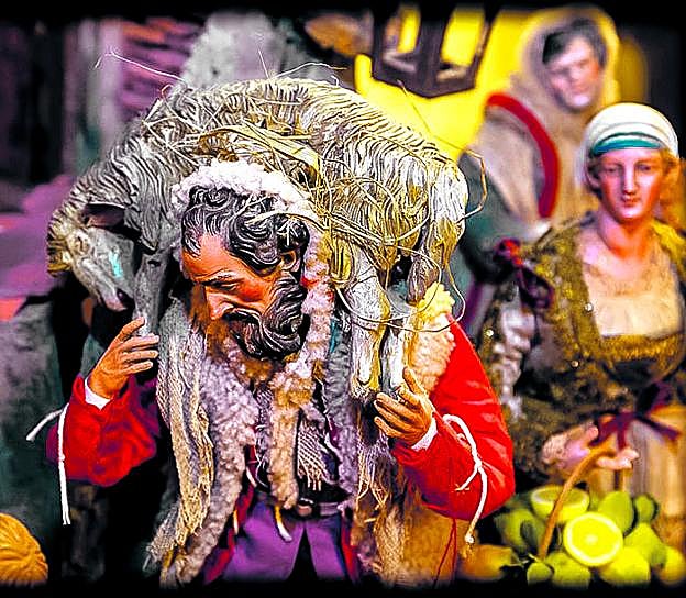 Mimadas al detalle en su expresión y vestimenta, algunas figuras del belenismo napolitano son obras artísticas cuyo valor puede superar los 400 euros.