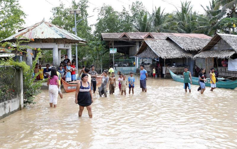 La Policía, que ha alertado de la presencia de peligrosos aludes de lodo, ha señalado que la mayoría de las víctimas mortales han sido registradas en la isla de Mindanao