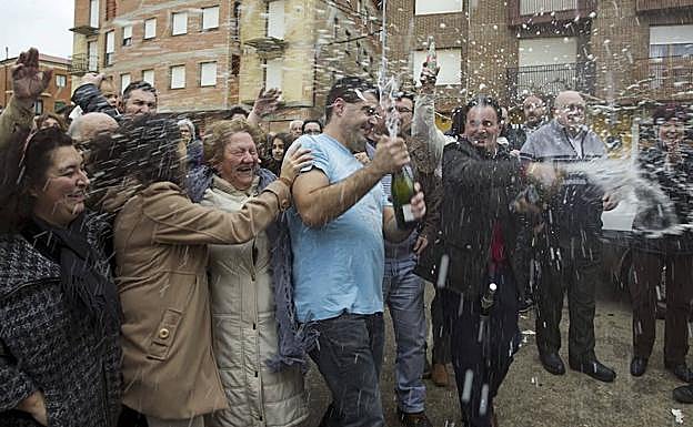 El 05685 se lleva el primer premio de la Lotería del Niño 2018
