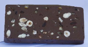 Turrón de chocolate con almendras