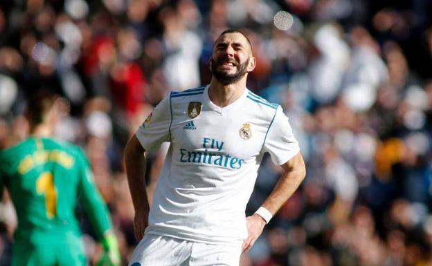 Karim Benzema, durante el último clásico en el Bernabéu. 