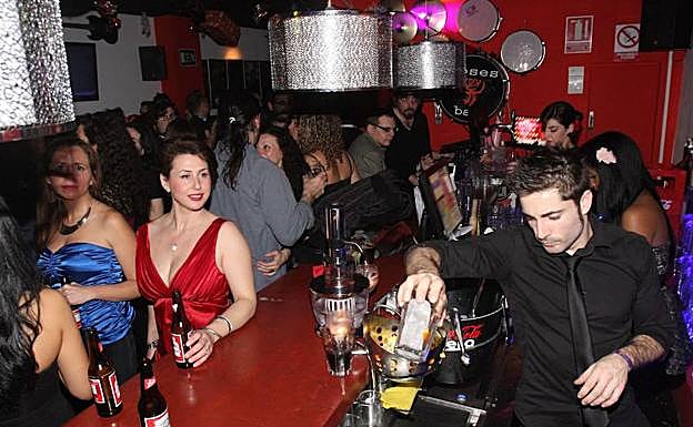 Fiesta de Nochevieja en un local de Cartagena.