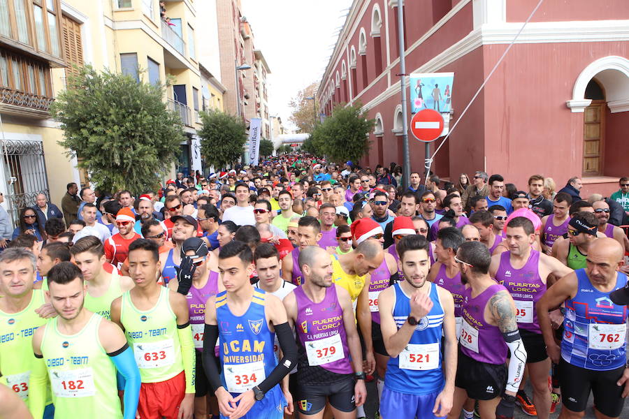 Cerca de mil corredores se han dado cita en la carrera que ha despedido el año en Lorca