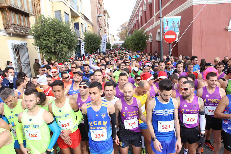 Cerca de mil corredores se han dado cita en la carrera que ha despedido el año en Lorca