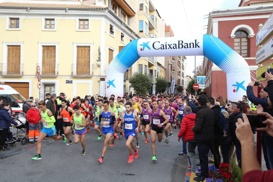 Cerca de mil corredores se han dado cita en la carrera que ha despedido el año en Lorca