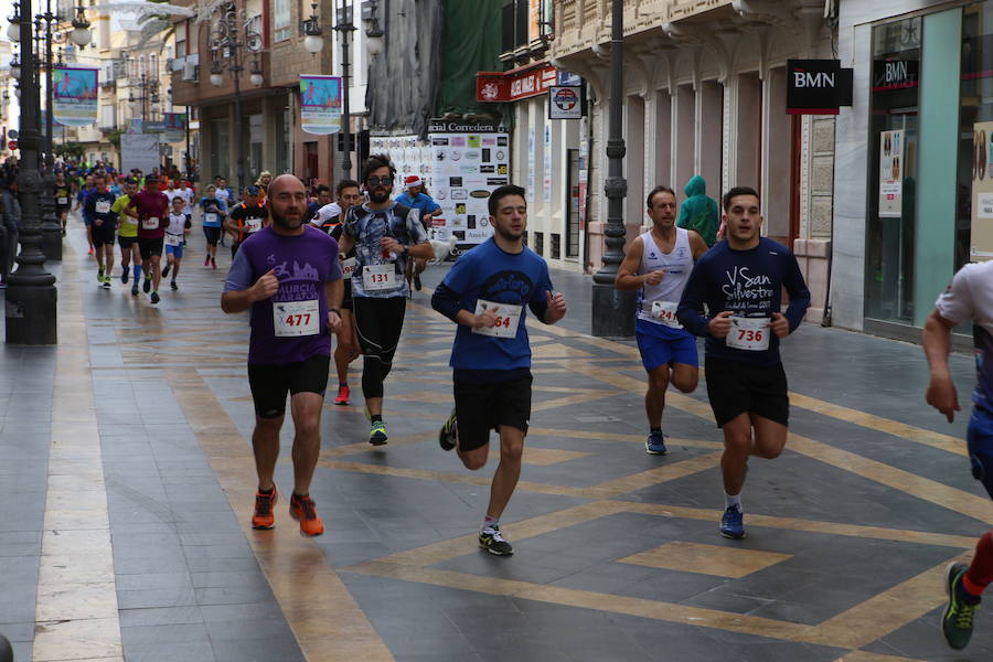 Cerca de mil corredores se han dado cita en la carrera que ha despedido el año en Lorca