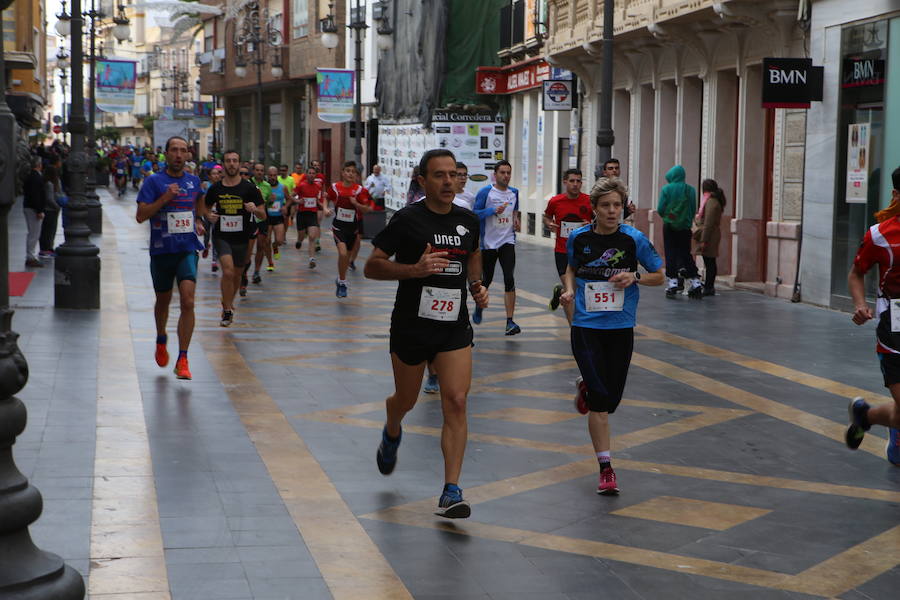 Cerca de mil corredores se han dado cita en la carrera que ha despedido el año en Lorca