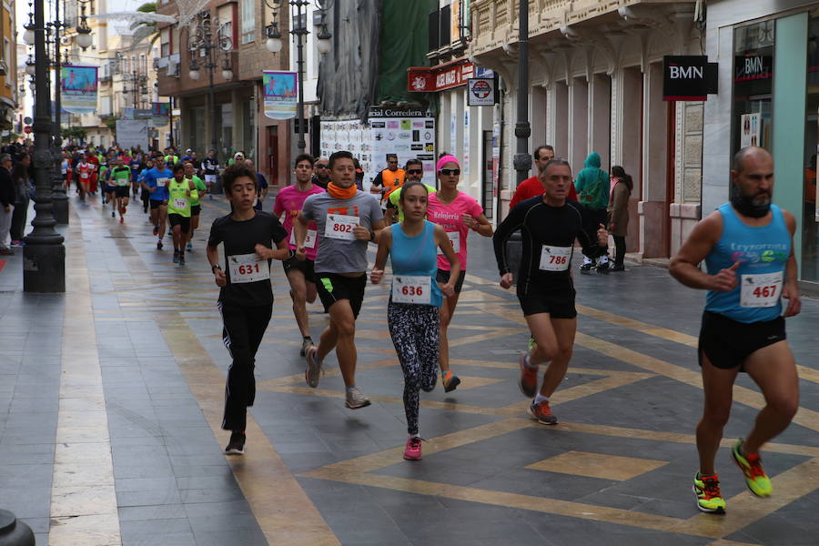 Cerca de mil corredores se han dado cita en la carrera que ha despedido el año en Lorca