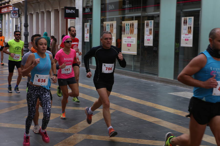 Cerca de mil corredores se han dado cita en la carrera que ha despedido el año en Lorca