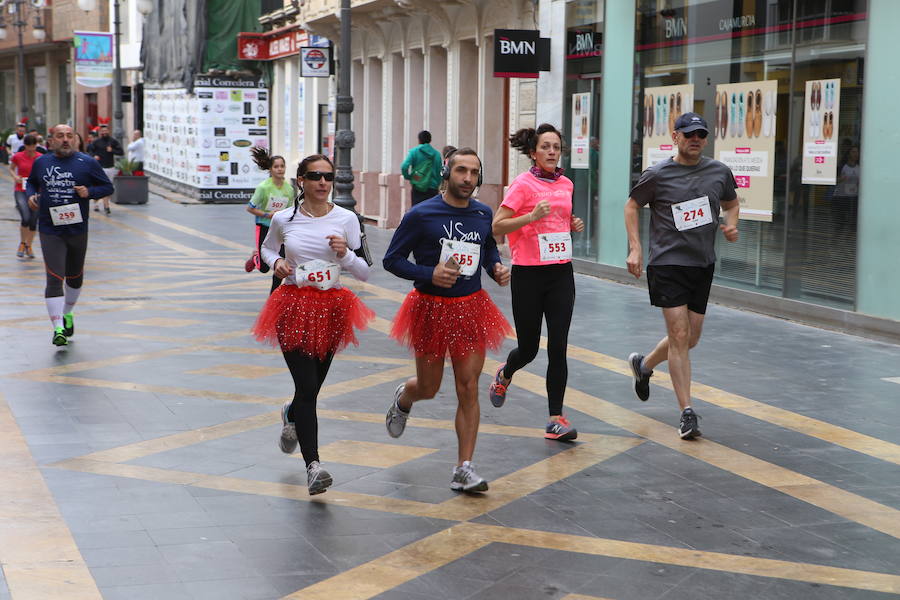 Cerca de mil corredores se han dado cita en la carrera que ha despedido el año en Lorca