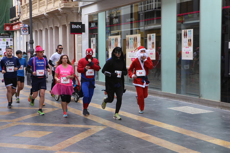 Cerca de mil corredores se han dado cita en la carrera que ha despedido el año en Lorca