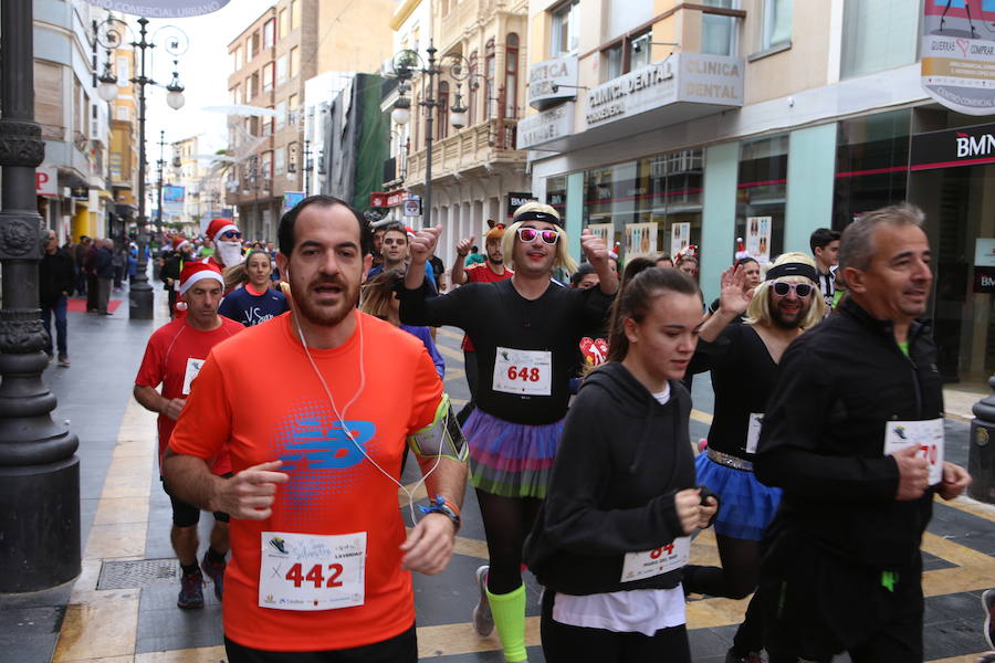 Cerca de mil corredores se han dado cita en la carrera que ha despedido el año en Lorca