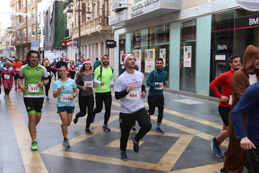 Cerca de mil corredores se han dado cita en la carrera que ha despedido el año en Lorca