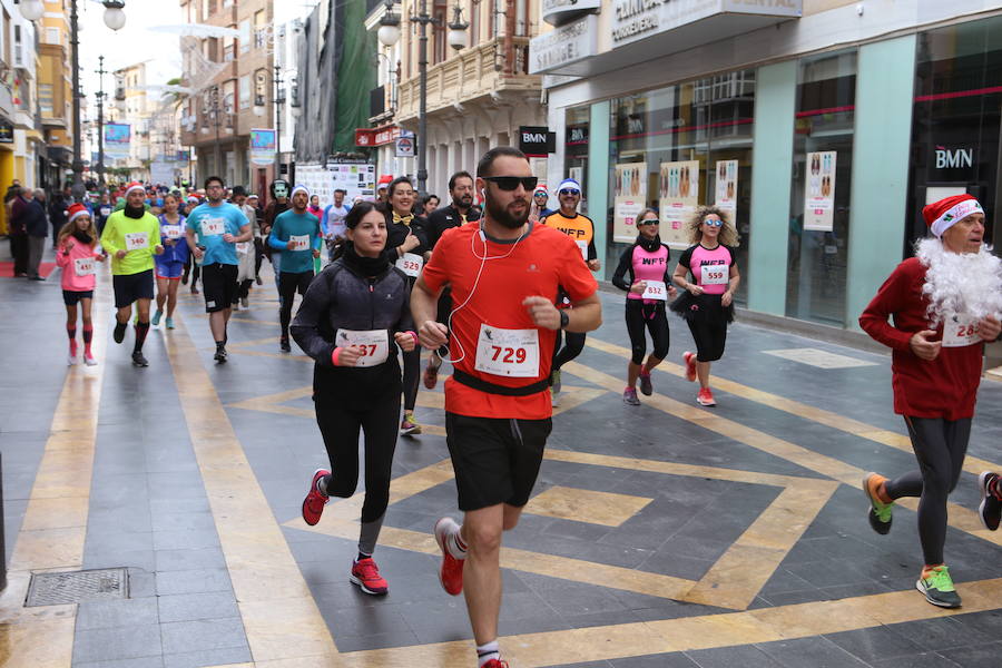 Cerca de mil corredores se han dado cita en la carrera que ha despedido el año en Lorca