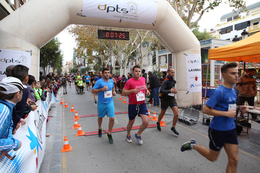 Cerca de mil corredores se han dado cita en la carrera que ha despedido el año en Lorca