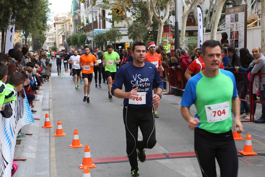 Cerca de mil corredores se han dado cita en la carrera que ha despedido el año en Lorca