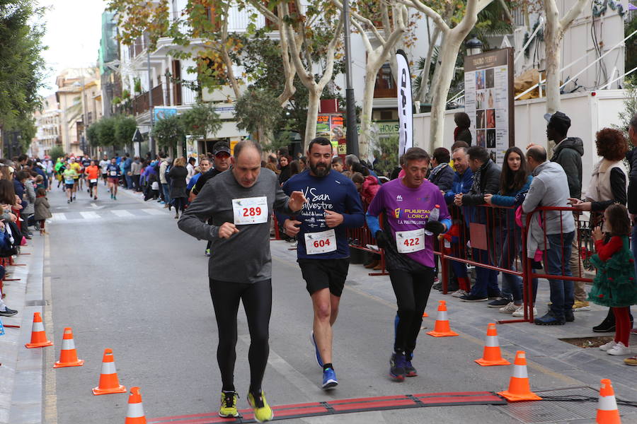 Cerca de mil corredores se han dado cita en la carrera que ha despedido el año en Lorca