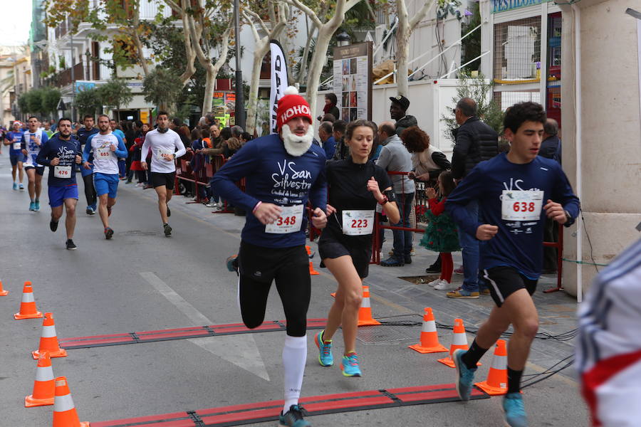 Cerca de mil corredores se han dado cita en la carrera que ha despedido el año en Lorca