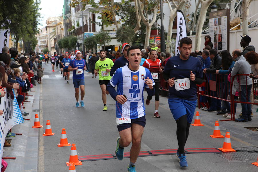 Cerca de mil corredores se han dado cita en la carrera que ha despedido el año en Lorca