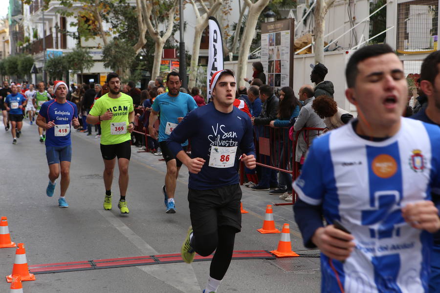 Cerca de mil corredores se han dado cita en la carrera que ha despedido el año en Lorca