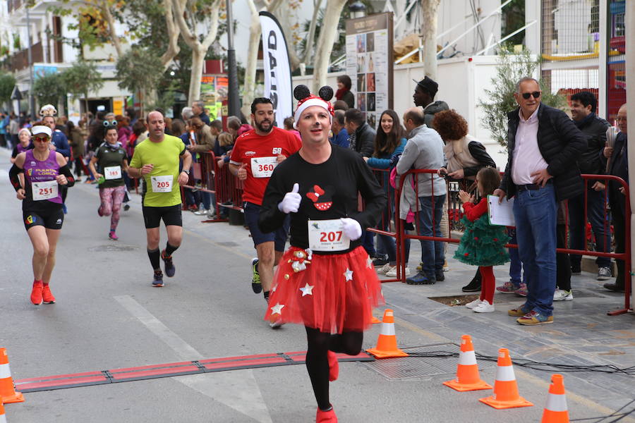 Cerca de mil corredores se han dado cita en la carrera que ha despedido el año en Lorca