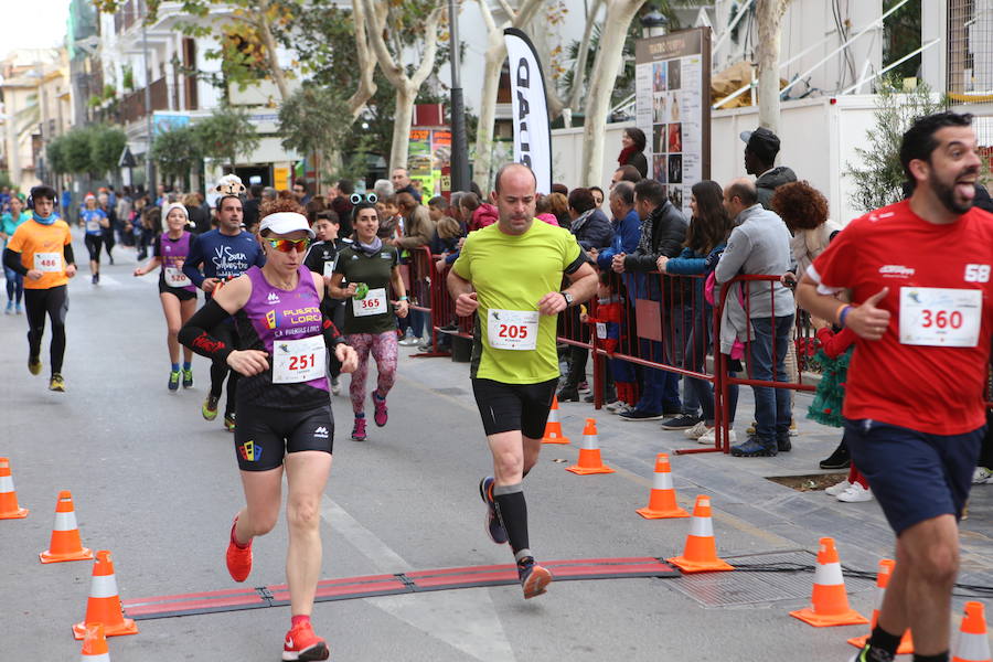 Cerca de mil corredores se han dado cita en la carrera que ha despedido el año en Lorca