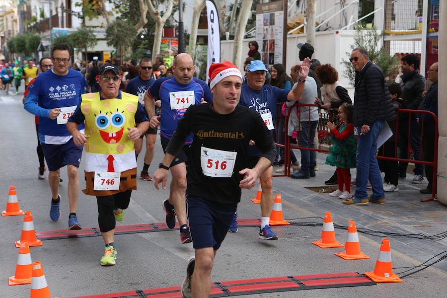 Cerca de mil corredores se han dado cita en la carrera que ha despedido el año en Lorca