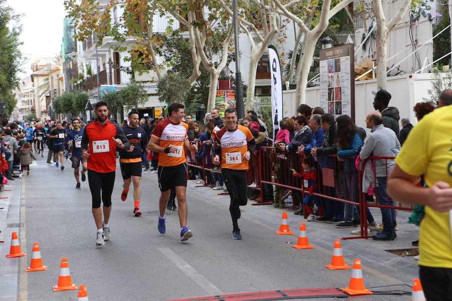 Cerca de mil corredores se han dado cita en la carrera que ha despedido el año en Lorca