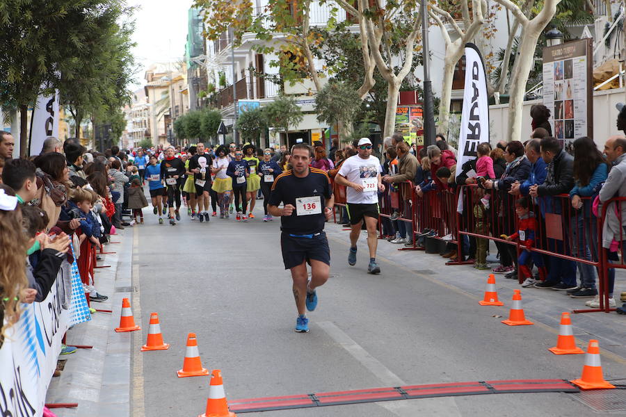 Cerca de mil corredores se han dado cita en la carrera que ha despedido el año en Lorca