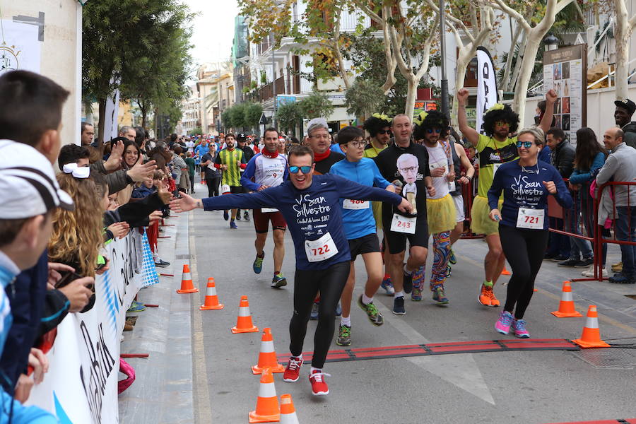 Cerca de mil corredores se han dado cita en la carrera que ha despedido el año en Lorca