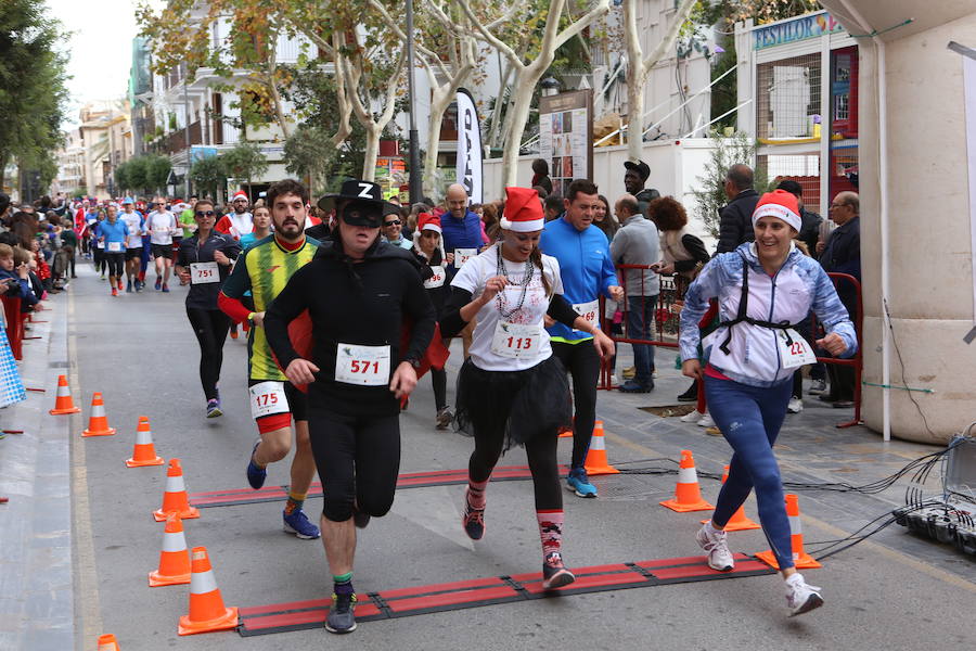 Cerca de mil corredores se han dado cita en la carrera que ha despedido el año en Lorca