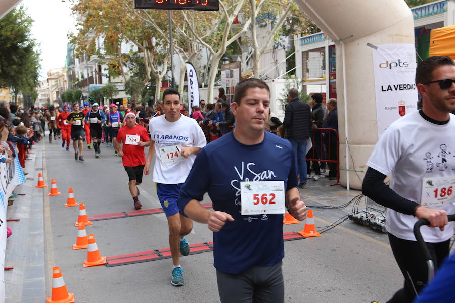 Cerca de mil corredores se han dado cita en la carrera que ha despedido el año en Lorca