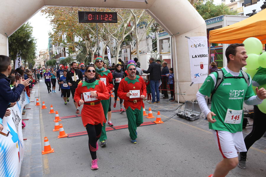 Cerca de mil corredores se han dado cita en la carrera que ha despedido el año en Lorca