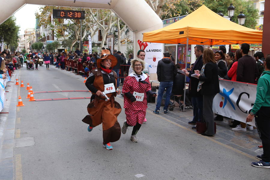 Cerca de mil corredores se han dado cita en la carrera que ha despedido el año en Lorca