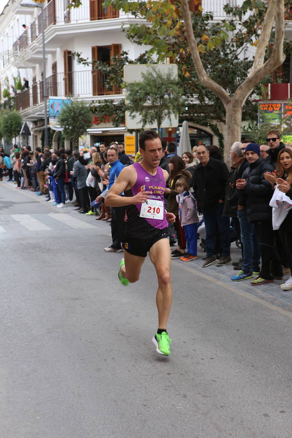 Cerca de mil corredores se han dado cita en la carrera que ha despedido el año en Lorca