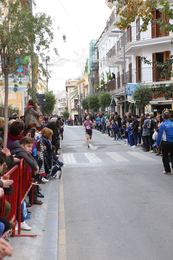 Cerca de mil corredores se han dado cita en la carrera que ha despedido el año en Lorca