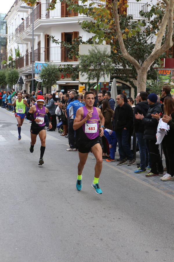 Cerca de mil corredores se han dado cita en la carrera que ha despedido el año en Lorca