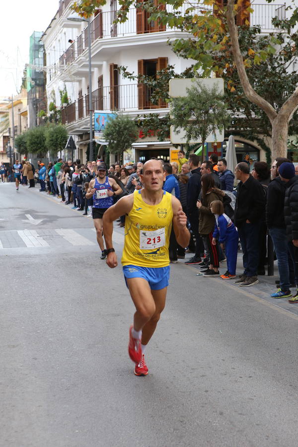 Cerca de mil corredores se han dado cita en la carrera que ha despedido el año en Lorca