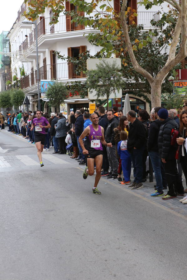 Cerca de mil corredores se han dado cita en la carrera que ha despedido el año en Lorca