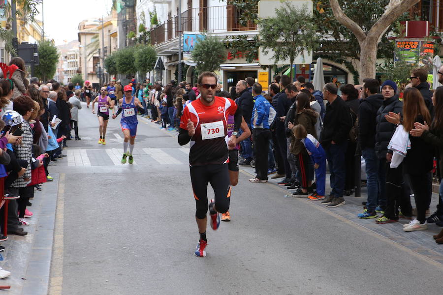 Miles de corredores han despedido el año corriendo por las calles de Lorca