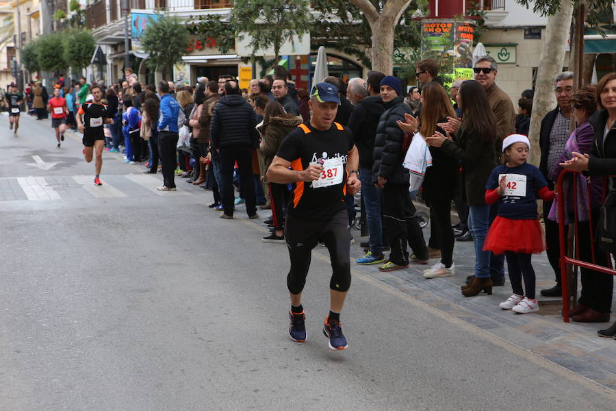 Miles de corredores han despedido el año corriendo por las calles de Lorca