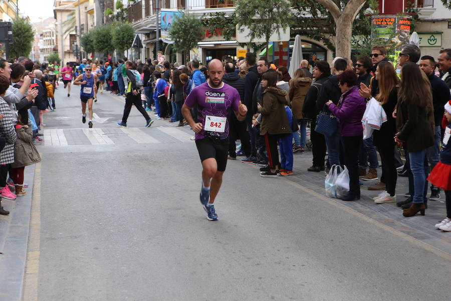 Miles de corredores han despedido el año corriendo por las calles de Lorca