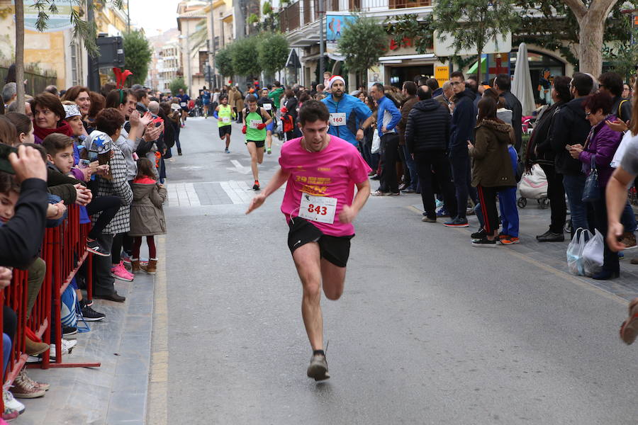 Miles de corredores han despedido el año corriendo por las calles de Lorca