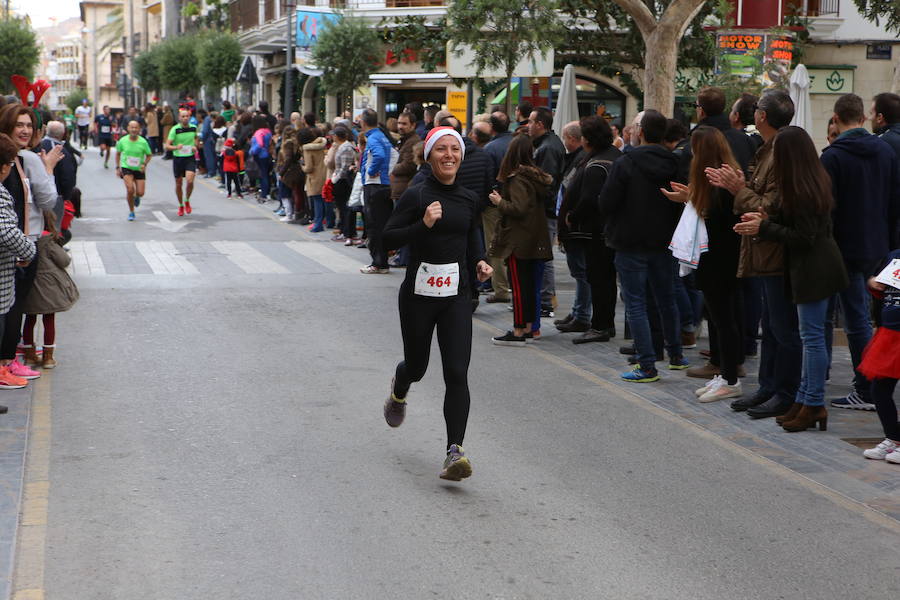 Miles de corredores han despedido el año corriendo por las calles de Lorca