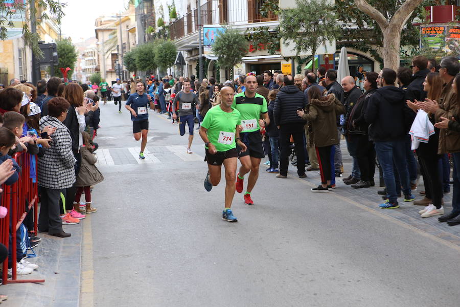 Miles de corredores han despedido el año corriendo por las calles de Lorca