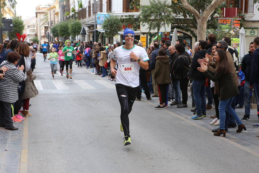 Miles de corredores han despedido el año corriendo por las calles de Lorca