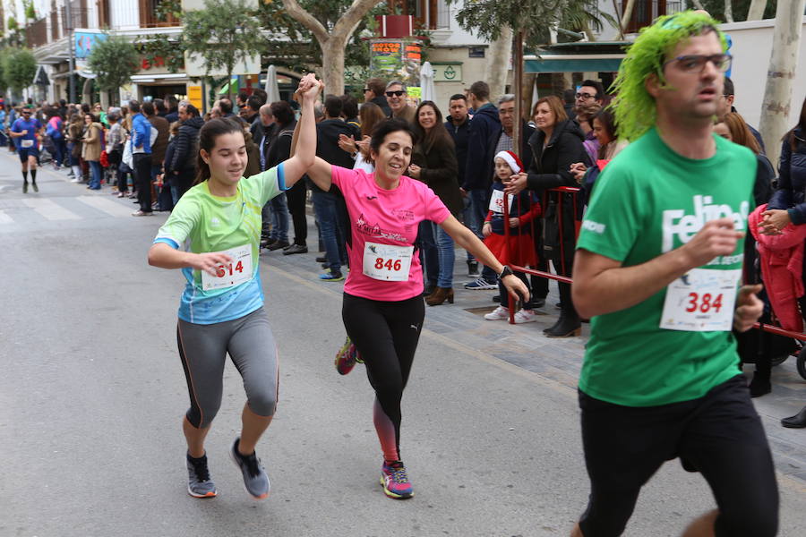 Miles de corredores han despedido el año corriendo por las calles de Lorca